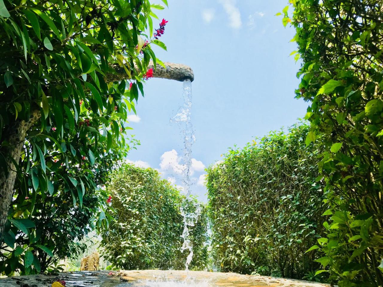 Hosteria Tierra Dorada Yantzaza Buitenkant foto