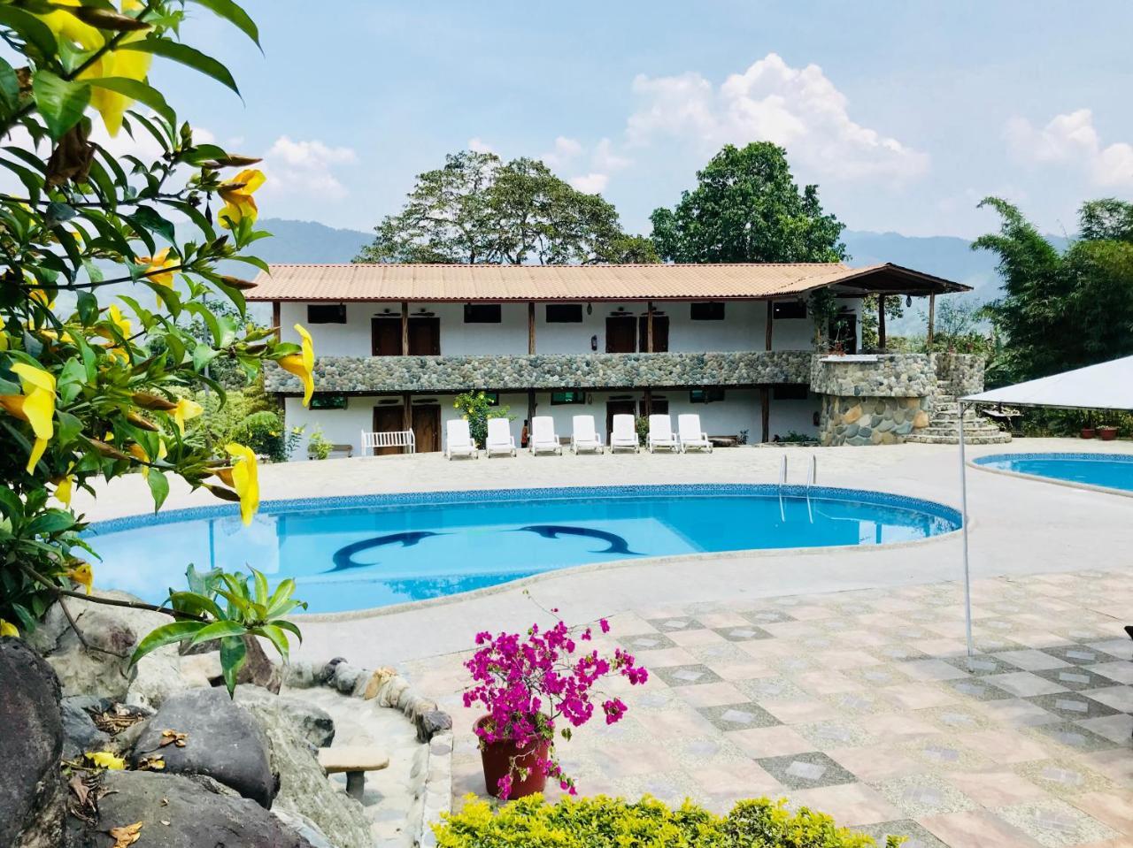 Hosteria Tierra Dorada Yantzaza Buitenkant foto