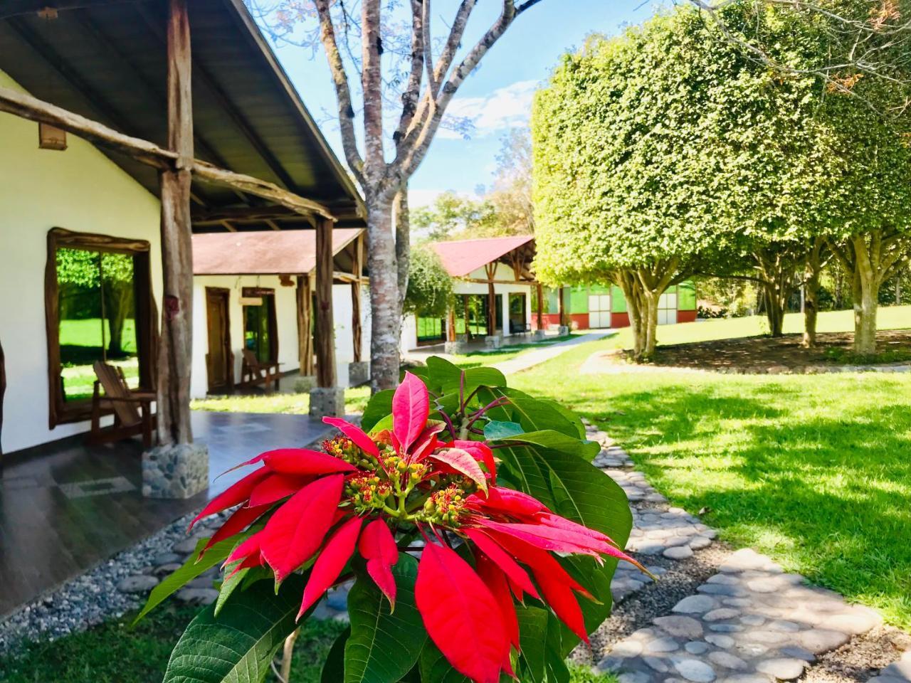 Hosteria Tierra Dorada Yantzaza Buitenkant foto