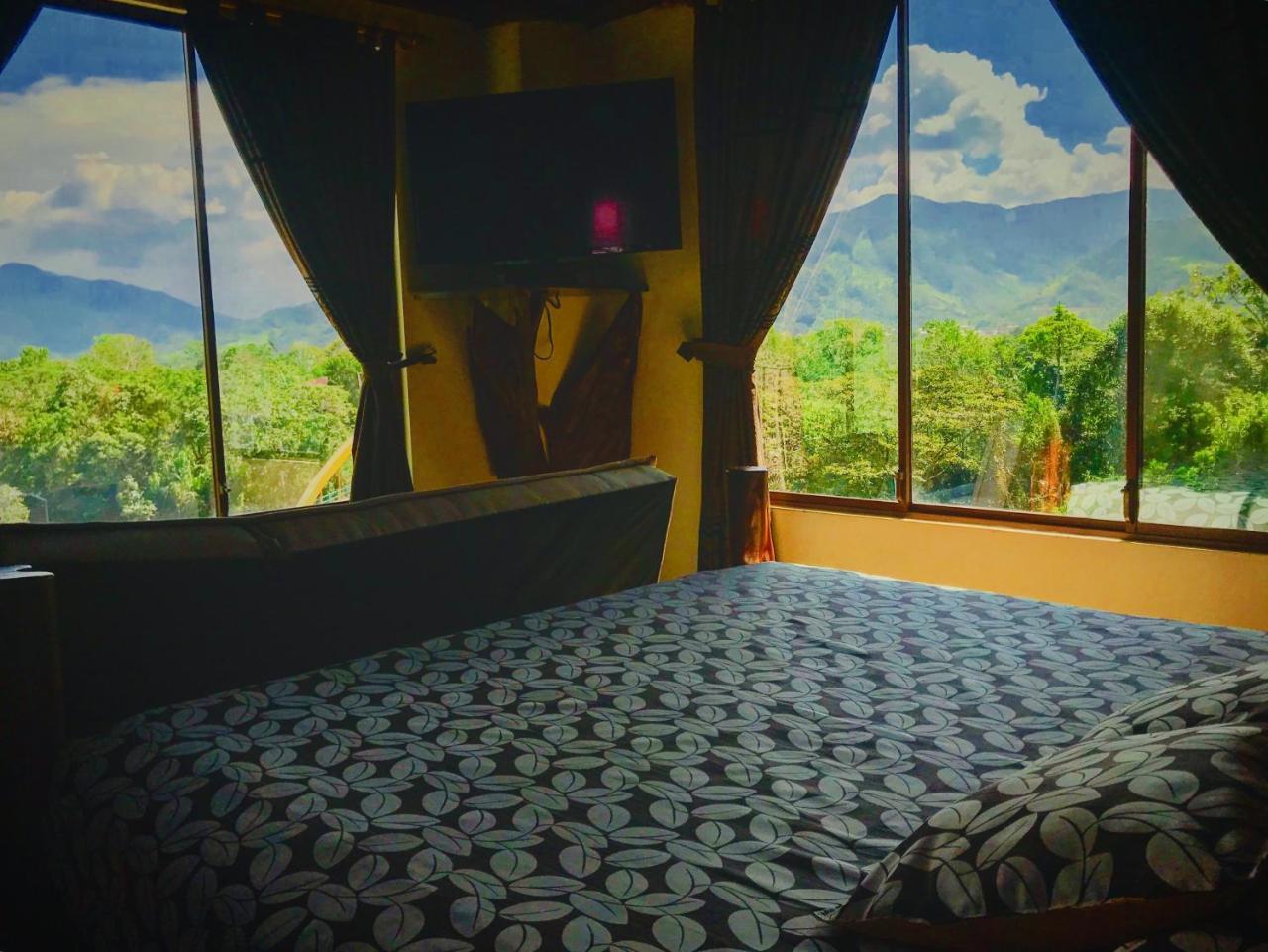 Hosteria Tierra Dorada Yantzaza Buitenkant foto
