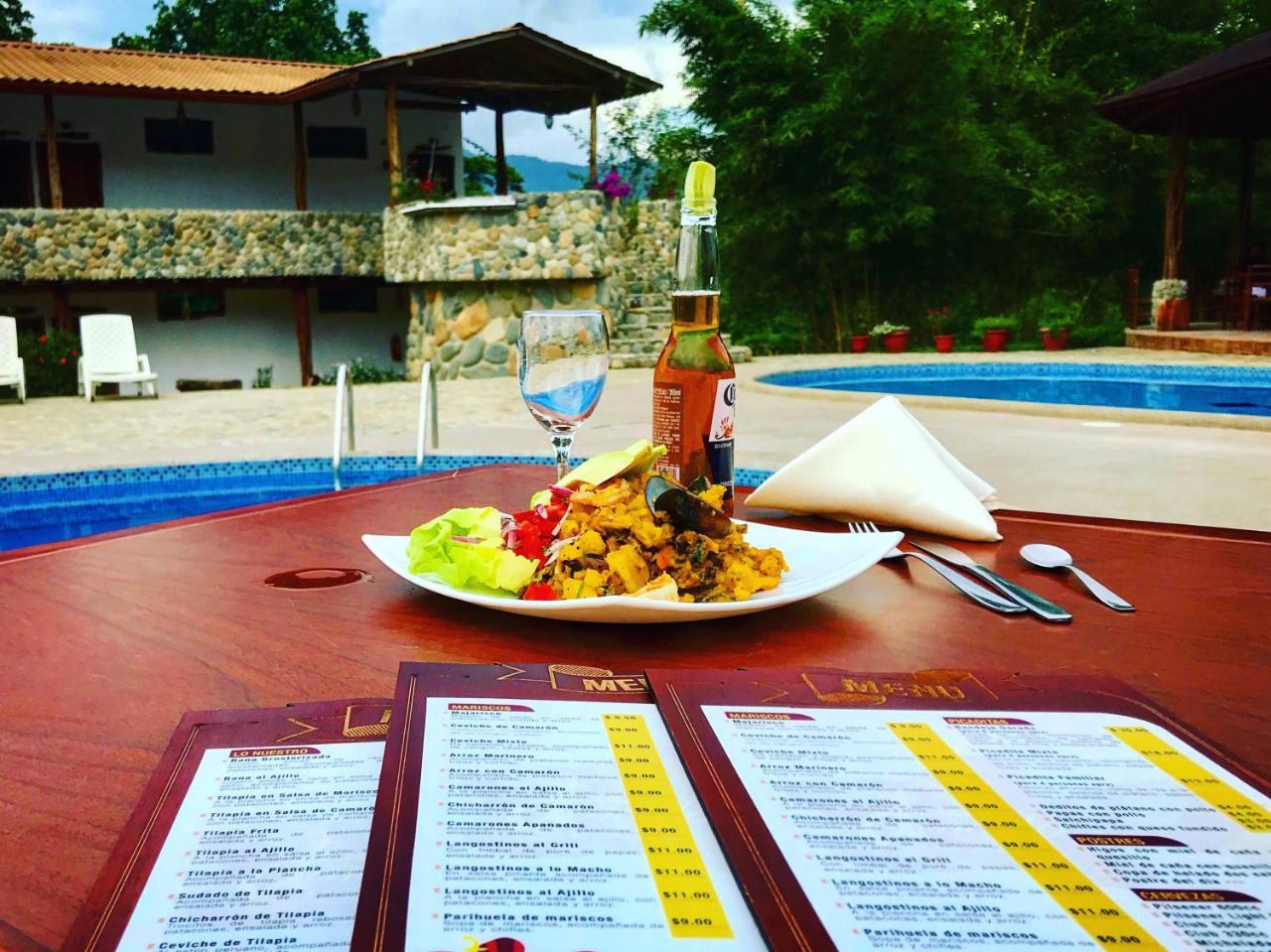 Hosteria Tierra Dorada Yantzaza Buitenkant foto