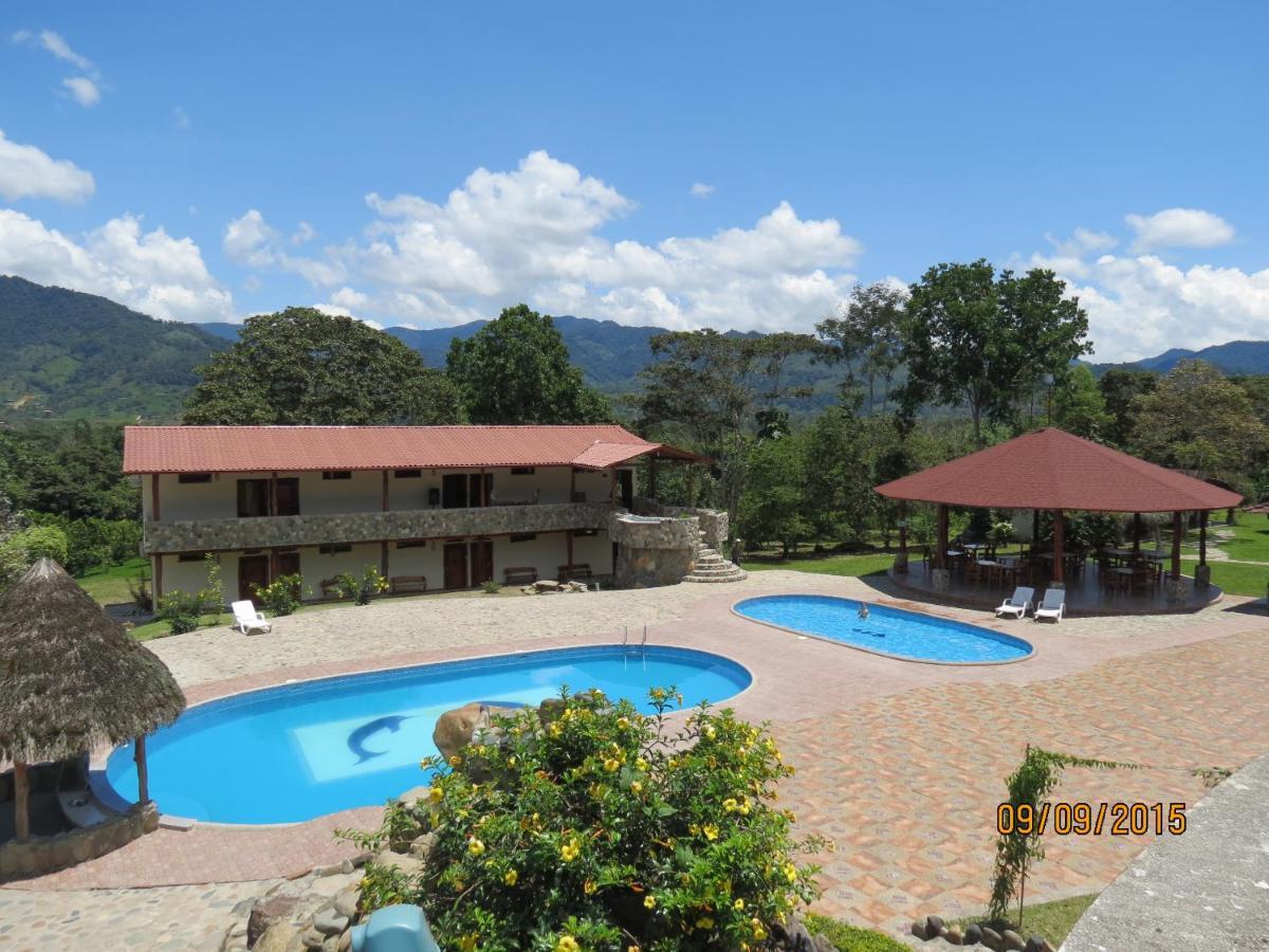 Hosteria Tierra Dorada Yantzaza Buitenkant foto