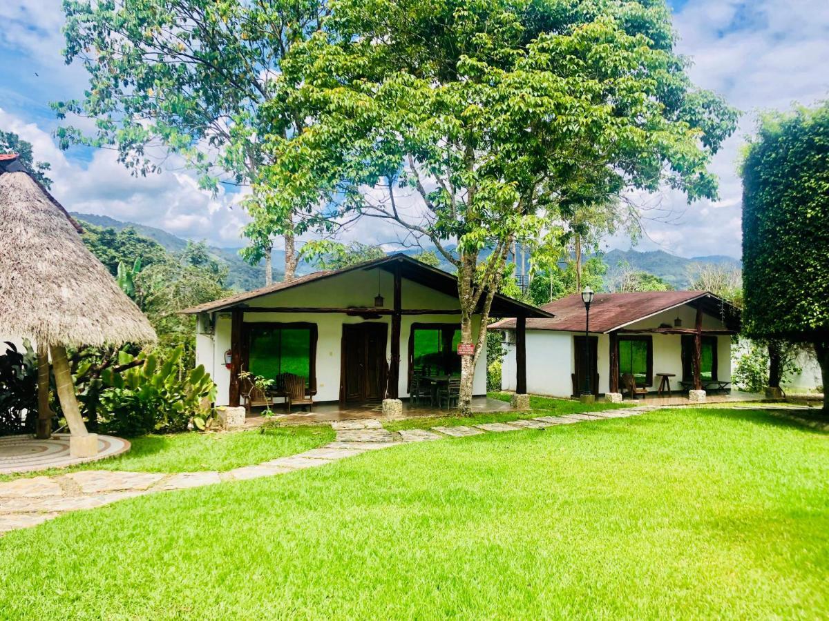 Hosteria Tierra Dorada Yantzaza Buitenkant foto